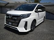 トヨタ ノア Ｓｉ　純正１０インチナビ・フリップダウン