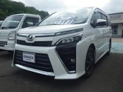 トヨタ ヴォクシー　４ＷＤ ＺＳ
