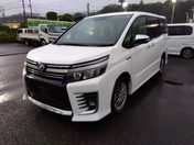 トヨタ ヴォクシー　ハイブリッド ＺＳ　煌２