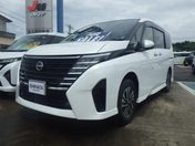 日産 セレナ　４ＷＤ ２．０ ハイウェイスターＶ ４ＷＤ