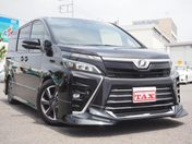 トヨタ ヴォクシー ＺＳ　ワンオーナー　禁煙車　ＴＲＤエアロ