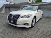 トヨタ クラウン　セダン　ハイブリッド ロイヤルサルーン