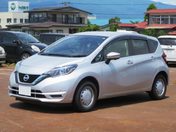 日産 ノート　４ＷＤ Ｘ　ＦＯＵＲ　４ＷＤ　ナビ　衝突安全