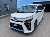 トヨタ ヴォクシー ＺＳ　煌２