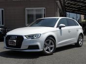 アウディ Ａ３　スポーツバック ３０　ＴＦＳＩ　シグネチャ