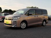 トヨタ ヴォクシー　ハイブリッド ハイブリッドＶ