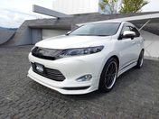 トヨタ ハリアー　２ＷＤ プレミアム　純正９インチナビ・バックモニ