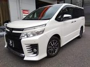 トヨタ ヴォクシー　４ＷＤ ＺＳ　煌（きらめき）　７人乗