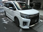 トヨタ ヴォクシー　４ＷＤ ＺＳ 煌（きらめき）ＩＩ ８人乗