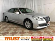 トヨタ クラウン　セダン　ハイブリッド ロイヤルサルーン