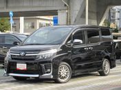 トヨタ ヴォクシー　ハイブリッド ＺＳ　煌２