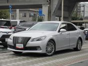 トヨタ クラウン　セダン　ハイブリッド ロイヤルサルーン　ブラックスタイル