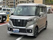 スズキ スペーシア　カスタム カスタム　ＨＹＢＲＩＤ　ＸＳ　２型　後席