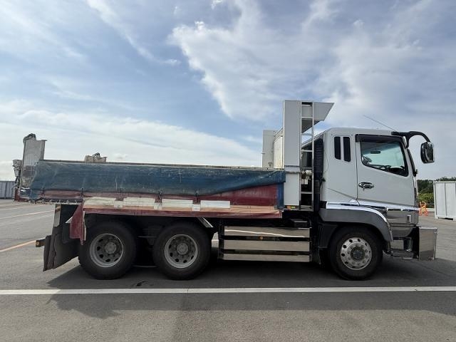 MITSUBISHI SUPER GREAT 2011
